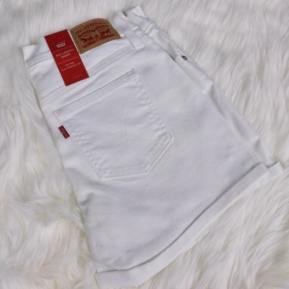 Levi's Pants - Levi's White Mid-Rise Shorts Size 29